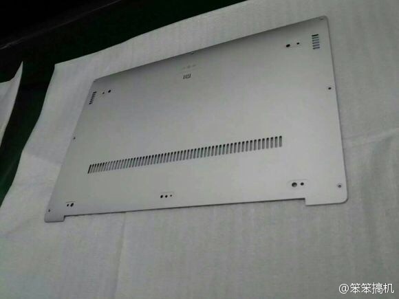 小米筆記本？看樣子面板是鋁模具